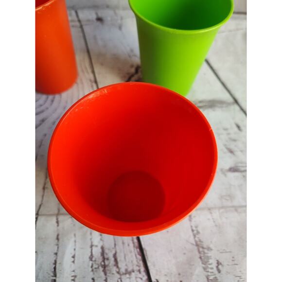 vintage Tupperware 4 Sippy Bell Tumbler 7oz Cups Green Blue Red no covers - Picture 4 of 5
